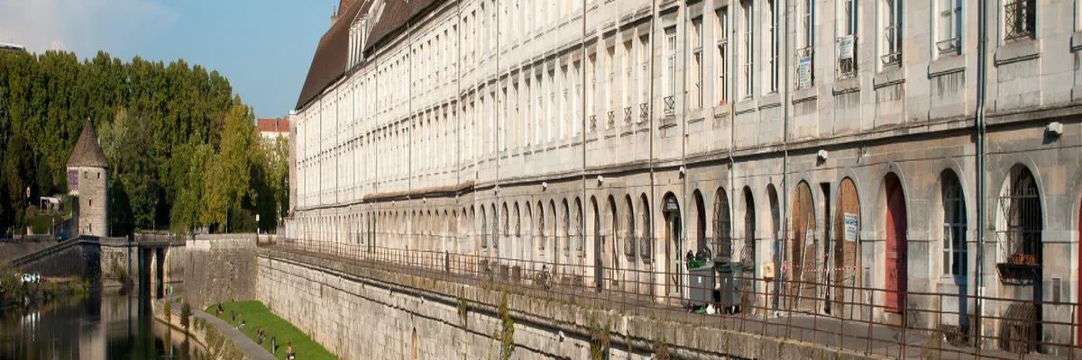 Image Installation abri de piscine Besançon