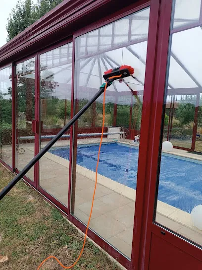 Image de ACTIVITRE Nettoyage - Vitres - Véranda - Terrasse - locaux professionnels - Canapé - Fin de chantier