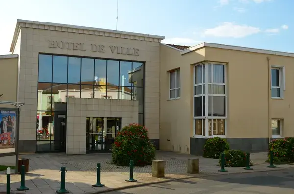 Abri Piscine Sur Mesure Installation abri de piscine Le Loroux-Bottereau